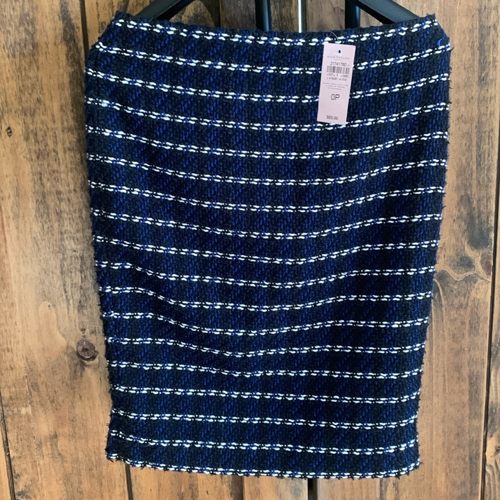Ann Taylor pencil skirt, size 0 petite, new with tags ￼